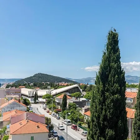 Apartment Dorna Near City Center And Bacvice Beach Split Exterior photo